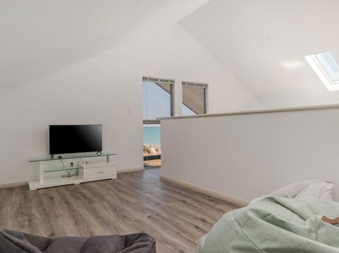Surf & Sun In Silver Sands - Maitland Accommodation 1
