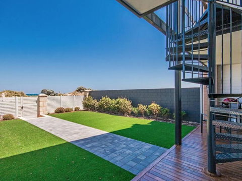 Surf & Sun In Silver Sands - Maitland Accommodation 5