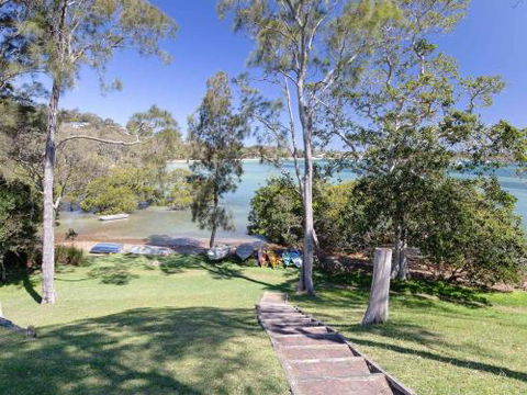 Unit 1 44 Danalene Pde Fantastic Waterfront Property With Air Con - Maitland Accommodation 3
