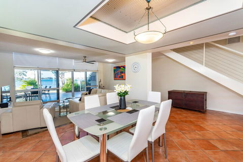 Treat Yourself To Something Special! - Maitland Accommodation 4