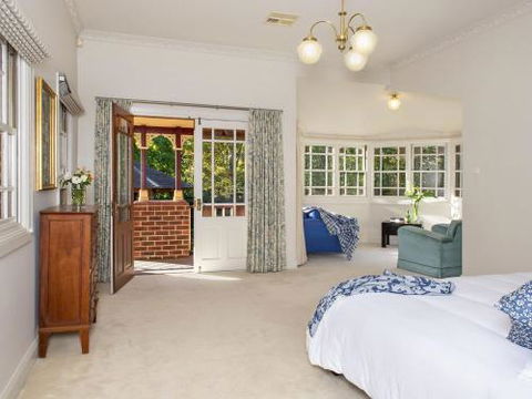 THE ELMS Berry Berry & Surrounds 4pm Check Out Sundays - Maitland Accommodation 3