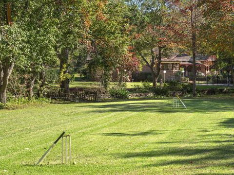 THE ELMS Berry Berry & Surrounds 4pm Check Out Sundays - Maitland Accommodation 5