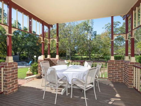THE ELMS Berry Berry & Surrounds 4pm Check Out Sundays - Maitland Accommodation 1