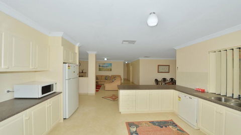 Mandurah Estuary Breeze - Maitland Accommodation 4