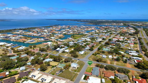 Mandurah Estuary Breeze - Maitland Accommodation 1