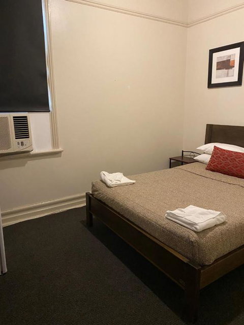 Commercial Travellers House - Maitland Accommodation 6