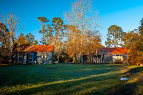 Acheron Valley Lakefront Cottages - Maitland Accommodation 3
