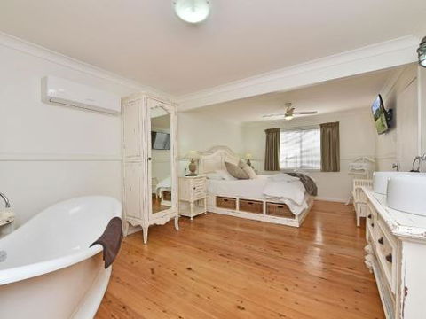 Olive Grove Villa 3 Suite With Large Bath - Maitland Accommodation 2