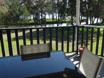 Lakeside Getaway - Maitland Accommodation 4