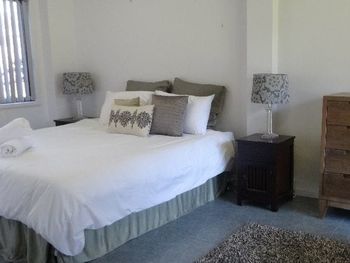 Lakeside Getaway - Maitland Accommodation 6