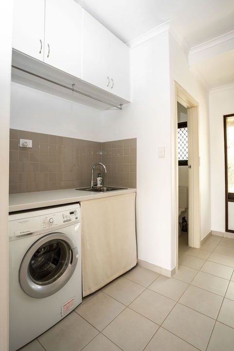 View One Three - Maitland Accommodation 4