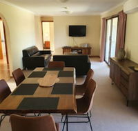 Annies Holiday Units - Maitland Accommodation