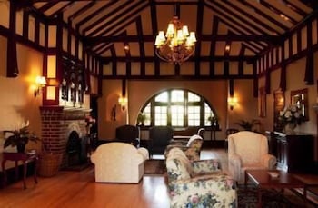 Petersons Armidale Winery & Guesthouse - Maitland Accommodation 4