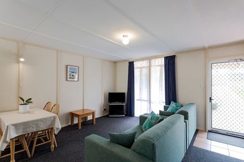 Park Avenue Holiday Units - Maitland Accommodation 6