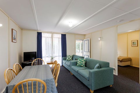 Park Avenue Holiday Units - Maitland Accommodation 4