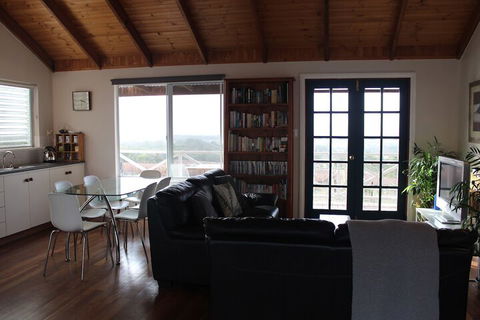 The Sleeping Lady Private Retreat - Maitland Accommodation 5