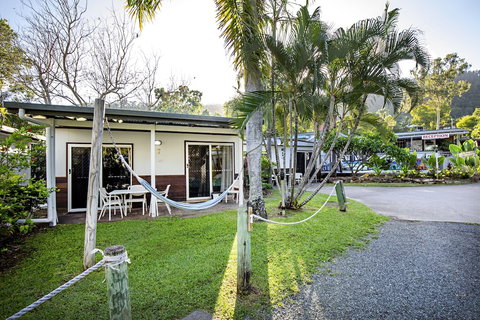Bush Village Holiday Cabins - Maitland Accommodation 3