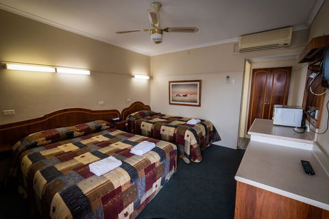 Ardeanal Motel West Wyalong - Maitland Accommodation 5