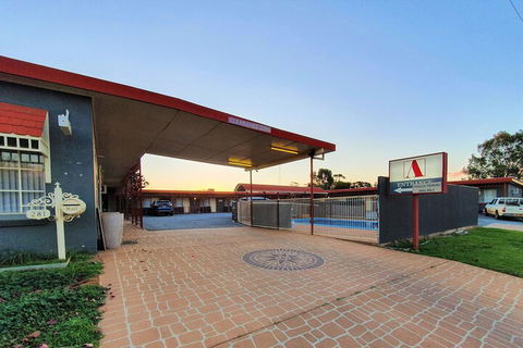 Ardeanal Motel West Wyalong - Maitland Accommodation 1