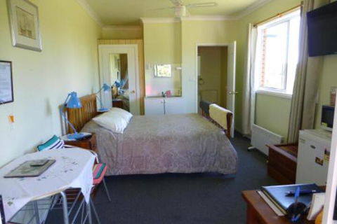 Quamby Pines Chalet - Maitland Accommodation 4
