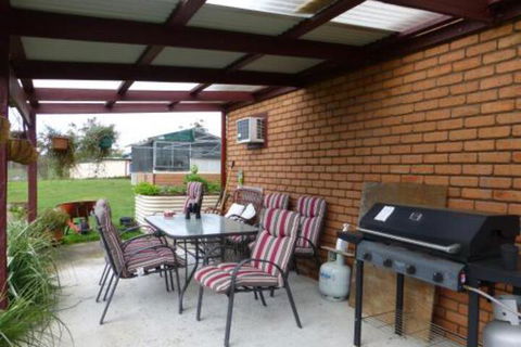 Quamby Pines Chalet - Maitland Accommodation 2