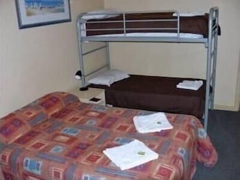 Jurien Bay Hotel - Maitland Accommodation 6