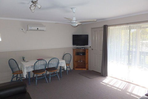 Lakes Entrance Country Cottages - Maitland Accommodation 7