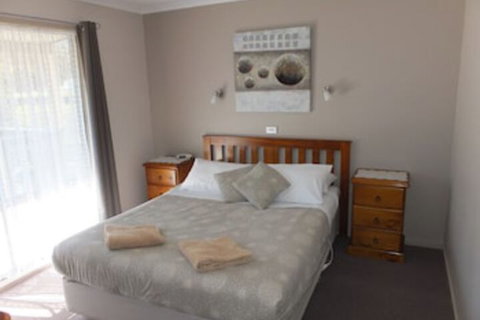 Lakes Entrance Country Cottages - Maitland Accommodation 0