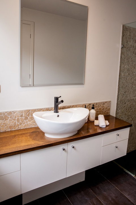 Polperro Villas - Maitland Accommodation 6