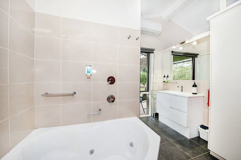 Southern Grampians Cottages - Maitland Accommodation 7