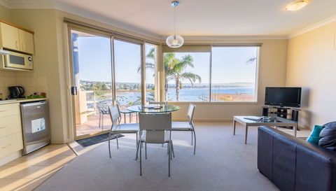 The Bluff Resort Apartments - Maitland Accommodation 6