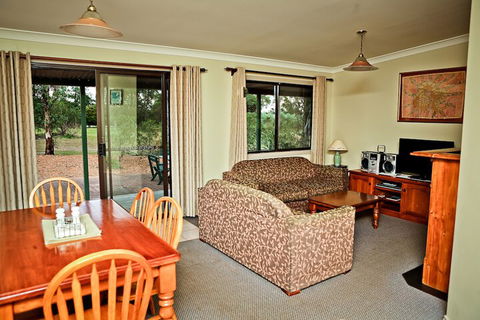 Twin Trees Country Cottages - Maitland Accommodation 6