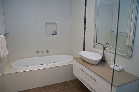 Yarra Glen Racecourse Apartments - Maitland Accommodation 4
