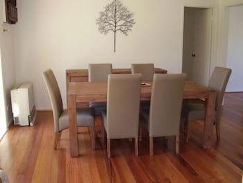 Yarra Glen Racecourse Apartments - Maitland Accommodation 3