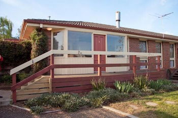 Yarra Glen Racecourse Apartments - Maitland Accommodation 0