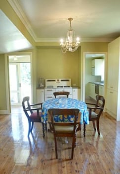 Leura Lady - Maitland Accommodation 5