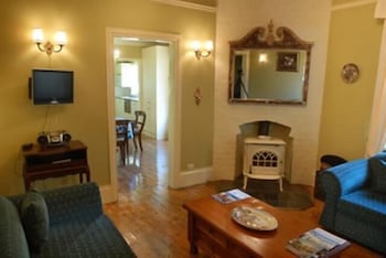 Leura Lady - Maitland Accommodation 1