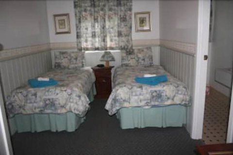 Jacaranda Guest House - Maitland Accommodation 5