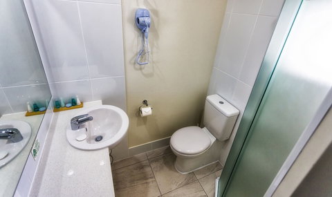 Endeavour Inn - Emu Park - Maitland Accommodation 3