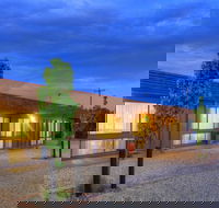 Motel Meneres - Maitland Accommodation