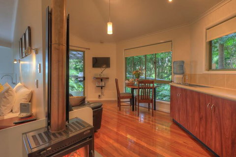 Montville Grove - Maitland Accommodation 4