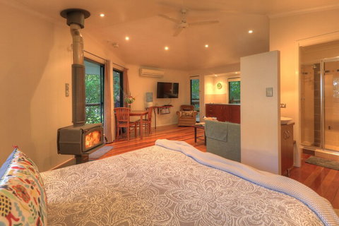 Montville Grove - Maitland Accommodation 6