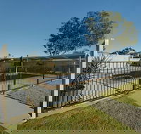 DBJ Holiday Units - Maitland Accommodation