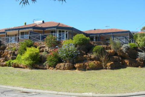 Albany Holiday House - Maitland Accommodation 0