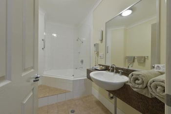 Golden Guitar Motor Inn - Maitland Accommodation 5