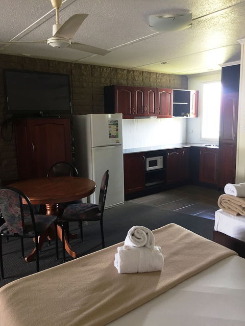 Country Plaza Motor Inn - Maitland Accommodation 6
