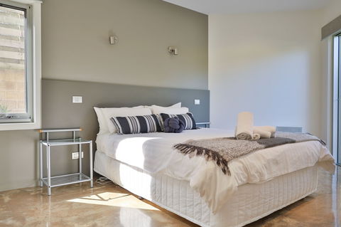 Tides Apartments - Maitland Accommodation 1