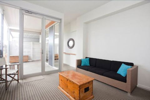 Four Kings Apartments - Maitland Accommodation 4