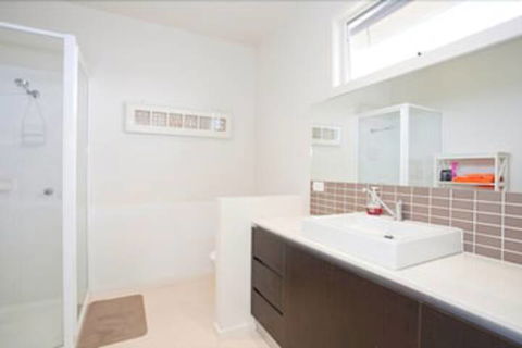 Four Kings Apartments - Maitland Accommodation 3