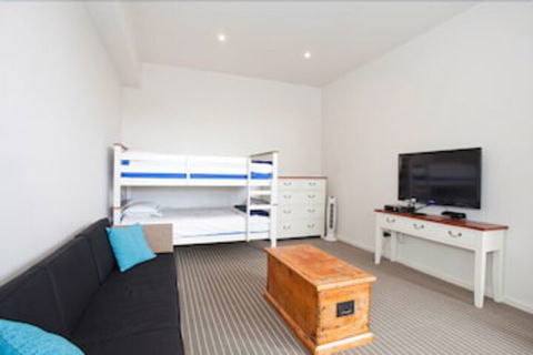 Four Kings Apartments - Maitland Accommodation 5
